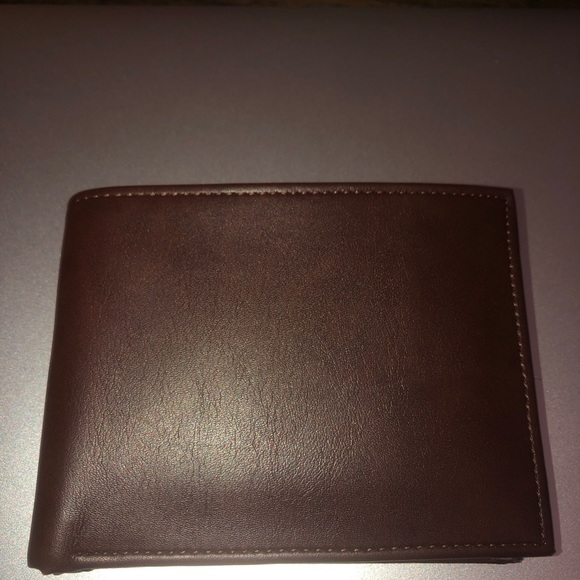 Perry Ellis Wallet - Picture 2 of 5